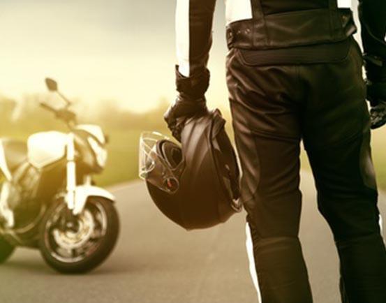 Gogle i kaski dla motocyklisty